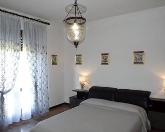 Tenuta i Lecci di Gurian Roberta Maura - Terranuova Bracciolini - Camera da letto