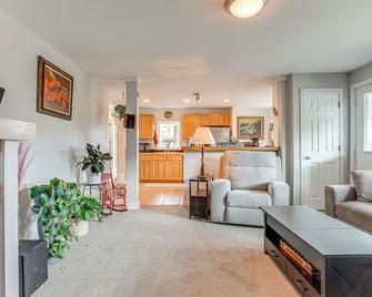Near Casinos - Mtn-View Home in Central City! - Central City - Living room