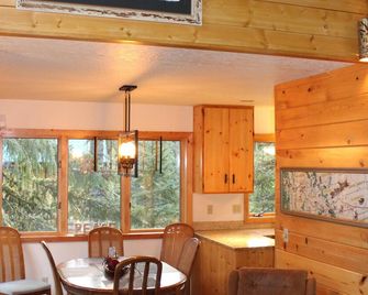 Luxury Mt. House Govt. Camp Holiday, Ski, Hike, Wine tasting! Sleeps 8, Dog ok - Government Camp - Comedor