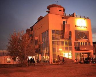Hotel and Park Divoká Voda - Bratislava - Rakennus