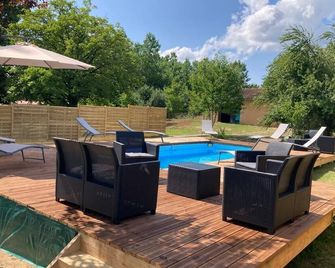 Maison Avec Piscine Dans le Périgord, Lucie - Tremolat - Piscina