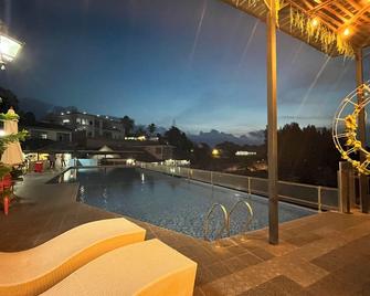 Grand Tamaro Hotel - Parapat - Pool