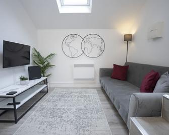 The Den - King Bed, 5 Min Walk To City Centre - Cambridge - Living room