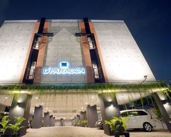 Dparagon Kebon Jeruk - Yakarta - Edificio