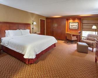 Hampton Inn Peoria-East At The River Boat Crossing - East Peoria - Bedroom