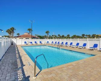 Resort Condo Steps to Beach Snowbirds Welcome! - Saint Augustine Beach - Pool
