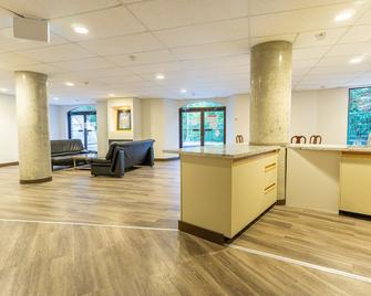 1 bedroom / 1 bathroom Suite, Marquise 313, Pool, Ski in/Ski out on Blackcomb Mountain - Whistler - Recepción