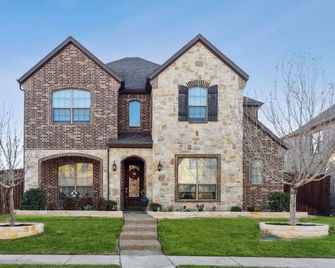 5 Bedroom Home + Pool + Media Room+ Grill! - Rockwall - Gebouw