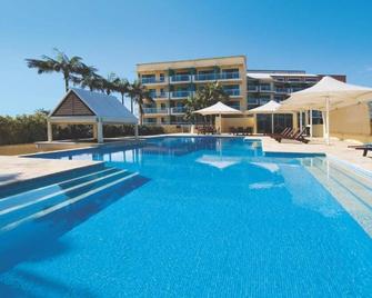 Waterfront Apartment 521 - The Entrance - Pool