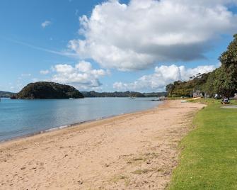 Wairangi Beach Cottage - Paihia Beach House - Paihia - Playa