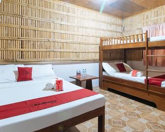RedDoorz Hostel @ Megans Paradisio Beach Resort - San Antonio - Habitación