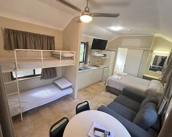 캡틴 쿡 홀리데이 빌리지 1770 - 세븐틴 세븐티 - 침실