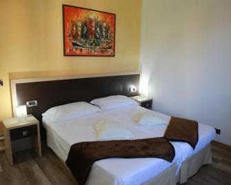 Hotel Lauro - Gravedona - Bedroom