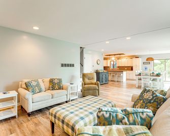 Walk To Semi-Private Beach Lake Michigan - Montague - Sala de estar