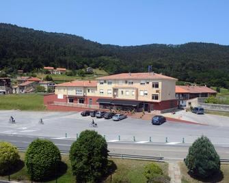 Hostal Baviera - Val de San Vicente - Edificio