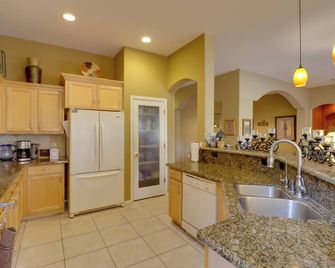 Private Pool and Resort Perks Phoenix Golf Getaway - Phoenix - Kitchen