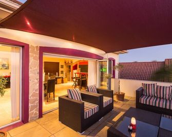 Pink Rose Guesthouse & Spa - סומרסט ווסט - מרפסת