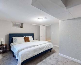 Littleton 3-Bedroom Lower Unit | Cozy & Convenient Stay - Littleton - Bedroom