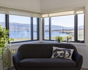 Skjaldarvik Guest House - Akureyri - Wohnzimmer