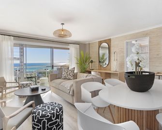 Coral Island 204 - Bloubergstrand