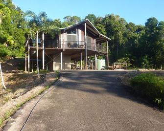 Daintree Holiday Homes - Yurara - Cow Bay - Edificio