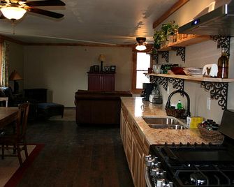 Secluded Cabin with River and Mountain Views near Columbus, Montana - Nye - Kitchen