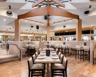 Sandman Hotel & Suites Kelowna - קלונה - מסעדה