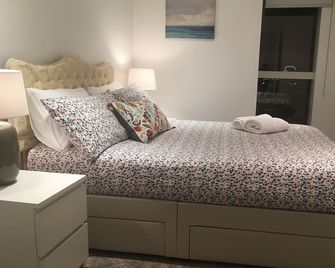 Grand Serviced Apartments - Croydon - Bedroom