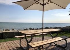 Lake Erie waterfront cottage - Chatham-Kent - Patio