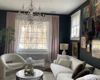 Striking 1900 Sf Nw DC Home - 2br + Office, Pkg, 1.5ba - Washington D. C. - Sala de estar