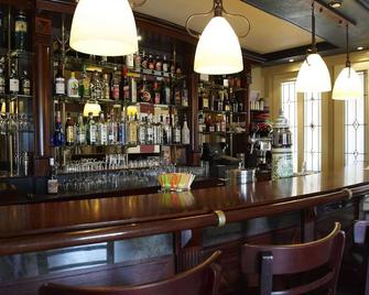 Chalet in a holiday park by Wadden Sea - Hippolytushoef - Bar