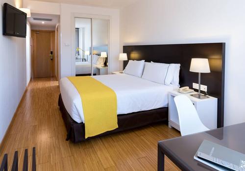 CoolRooms Palacio de Atocha from $186. Madrid Hotel Deals & Reviews - KAYAK