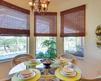 Near Sand and Sun, Cape Coral Home with Private Pool - Cape Coral - Dining room