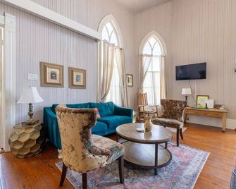 The Downtown Abbey - San Marcos - Living room