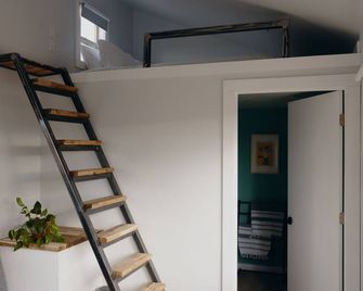 Ocotillo Tiny Home - Soaking Included - Florence - Escaleras