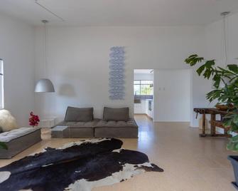 Paradise villa with private pool, palapa, tropical garden and all around privacy - Grote Berg - Sala de estar