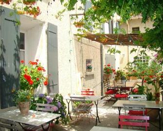 Chambres d'hôtes 'Le Colombier' - Venasque - Patio