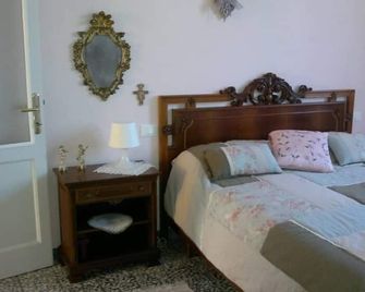 Ameglia: House / Villa - Ameglia - Ameglia - Chambre