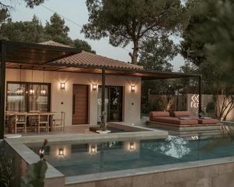 Pure Beachfront Villa with Pool - Vourvourou - Piscină