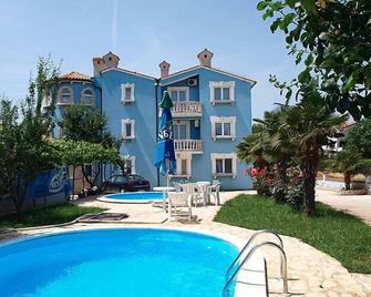 Apartment Hilde Red-5 by Interhome - Medulin - Piscina