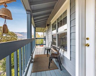 28 Lodge - Hood River - Balcony
