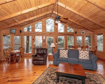 Hayloft 217 Home - 3 Br home by RedAwning - Townsend - Living room