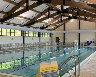 Cozy Hideaway With 3 Season Lake View - Galena - Pool