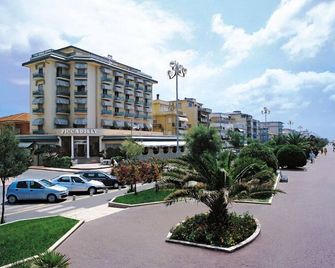 Piccadilly - Camaiore - Bygning