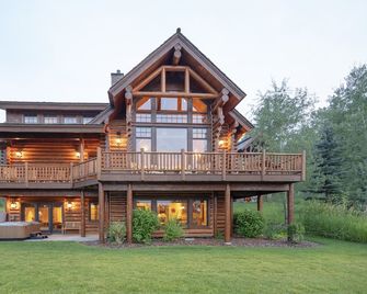 Caddis Cabin Western Style Teton Springs Home in Victor, ID w/ A/C & Hot Tub - Victor - Building