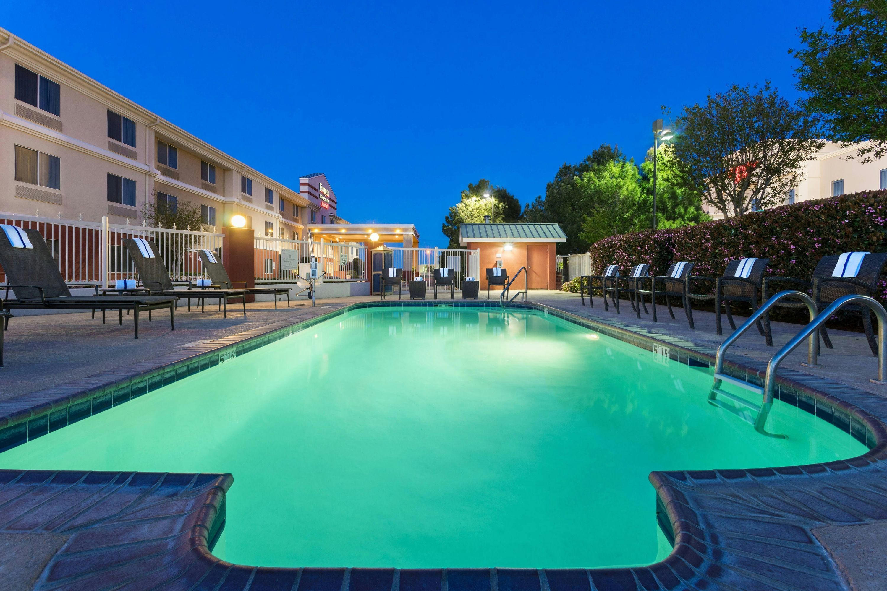 Fairfield Inn & Suites by Marriott Odessa - אודסה - בריכה