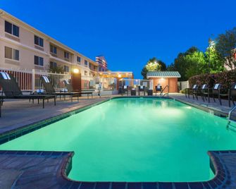Fairfield Inn & Suites by Marriott Odessa - אודסה - בריכה