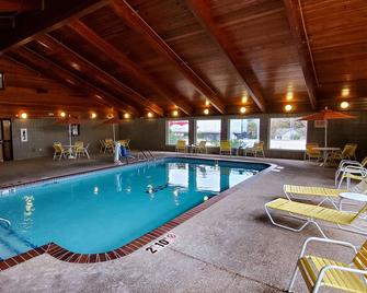 Quality Inn Atchison - Atchison - Pool