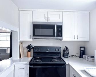 79-4 spacious studio Walk to backus hospital and downtown - Norwich - Kitchen