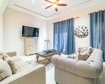 Sea Horizon Hotel - San Pedro Town - Living room